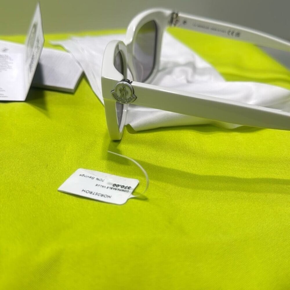 Moncler Audree 50mm Square Sunglasses White - Picture 11 of 13